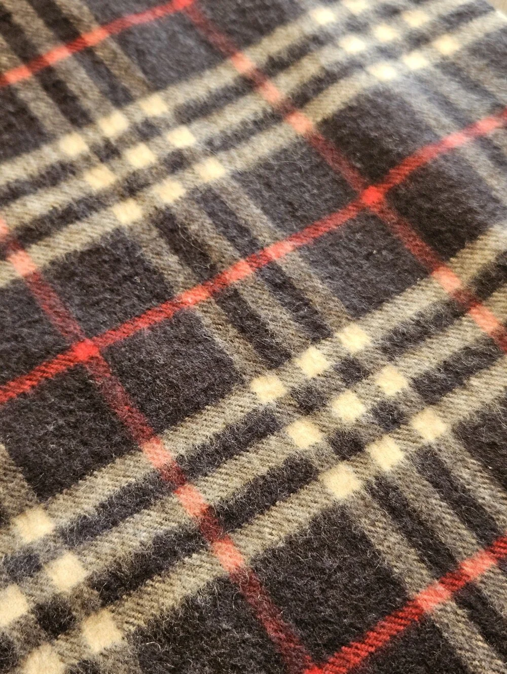 Burberry 100% Cashmere Classic Check Scarf Navy Red Made in Scotland